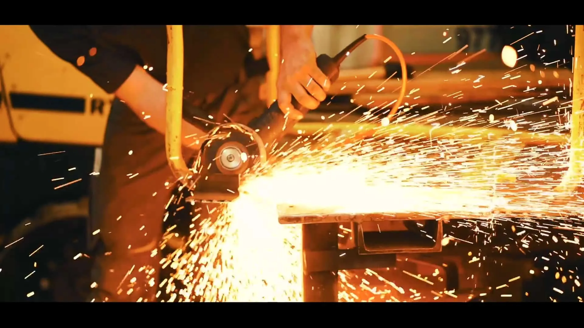 Technik-Detail aus der Werkstatt der Bauunternehmung Albert Weil, Eindruck aus dem Video von NEXAS Media.
