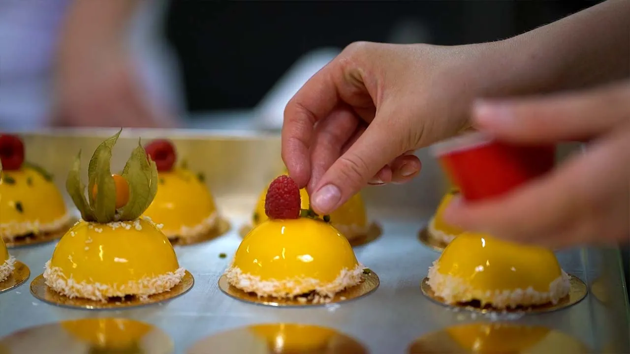 Ofen Traditionell Bäckerei: Szene aus dem Videoprojekt Recruiting-Video Bäckerei Huth, Ausbildung Handwerk von NEXAS Media