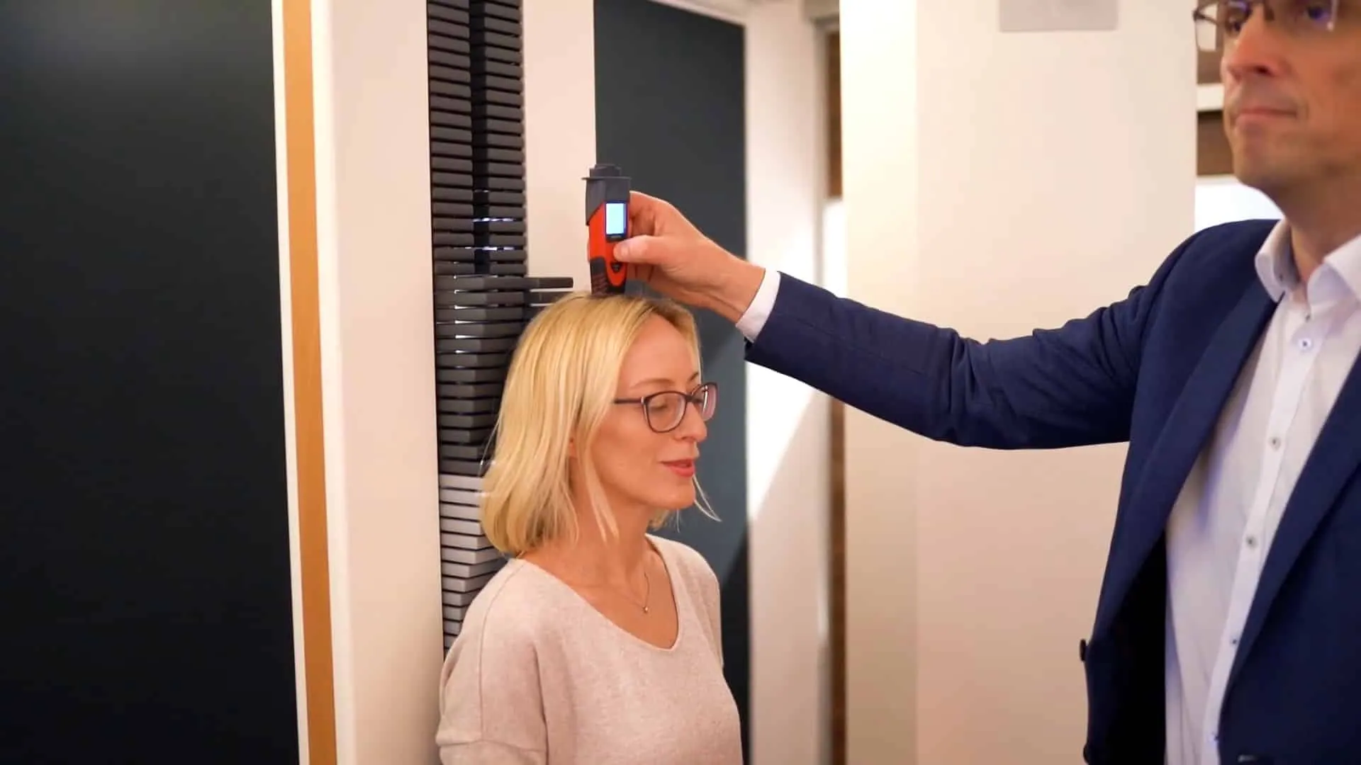Beratungsraum Betten: Szene aus dem Videoprojekt Imagefilm Betten Günther, Gesunder Schlaf von NEXAS Media