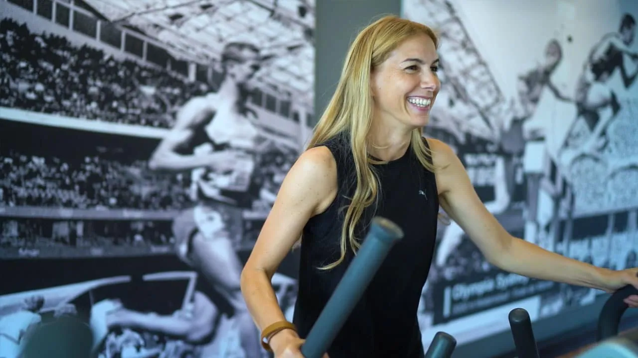 Kraftraum Trainierende: Szene aus dem Videoprojekt Imagefilm & Recruiting Meine SportZEIT Limburg von NEXAS Media