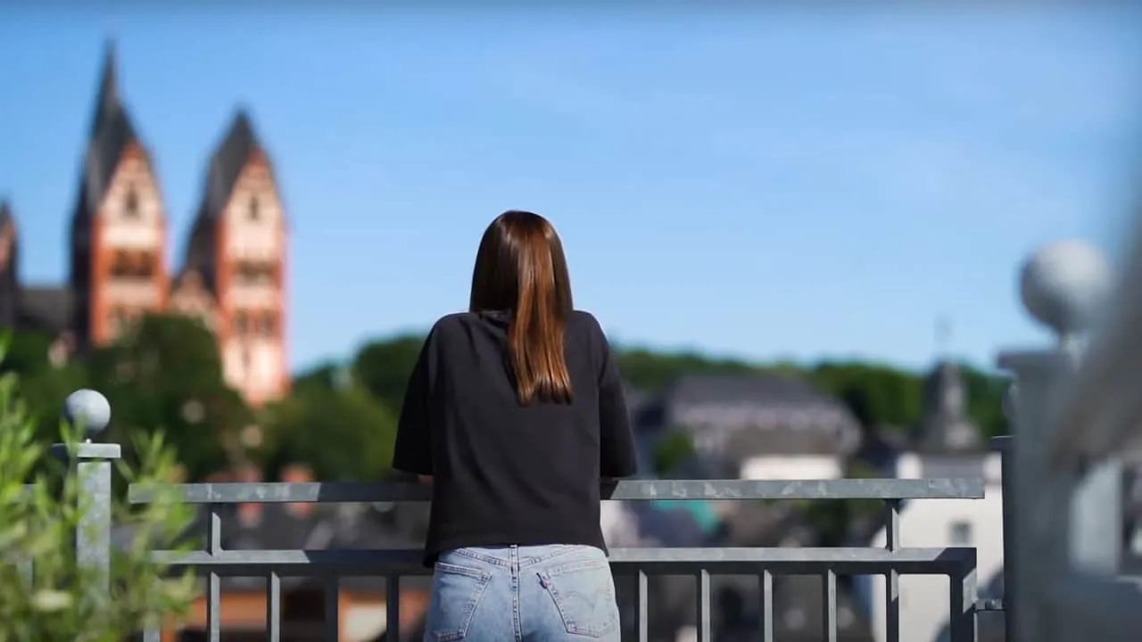 Limburg Panorama Bauen: Szene aus dem Videoprojekt Imagefilm Stadt Limburg, Bauen, Wohnen, Leben von NEXAS Media