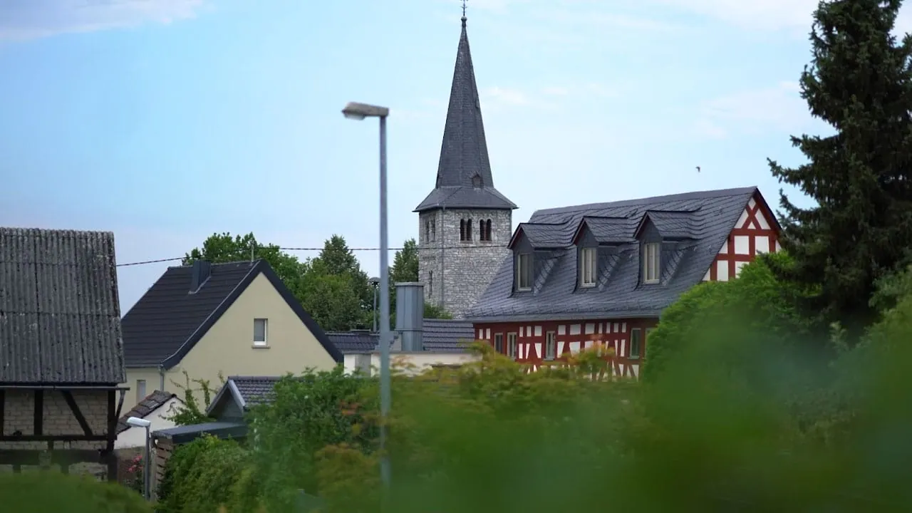 Limburg Strassenszene Leben: Szene aus dem Videoprojekt Imagefilm Stadt Limburg, Bauen, Wohnen, Leben von NEXAS Media