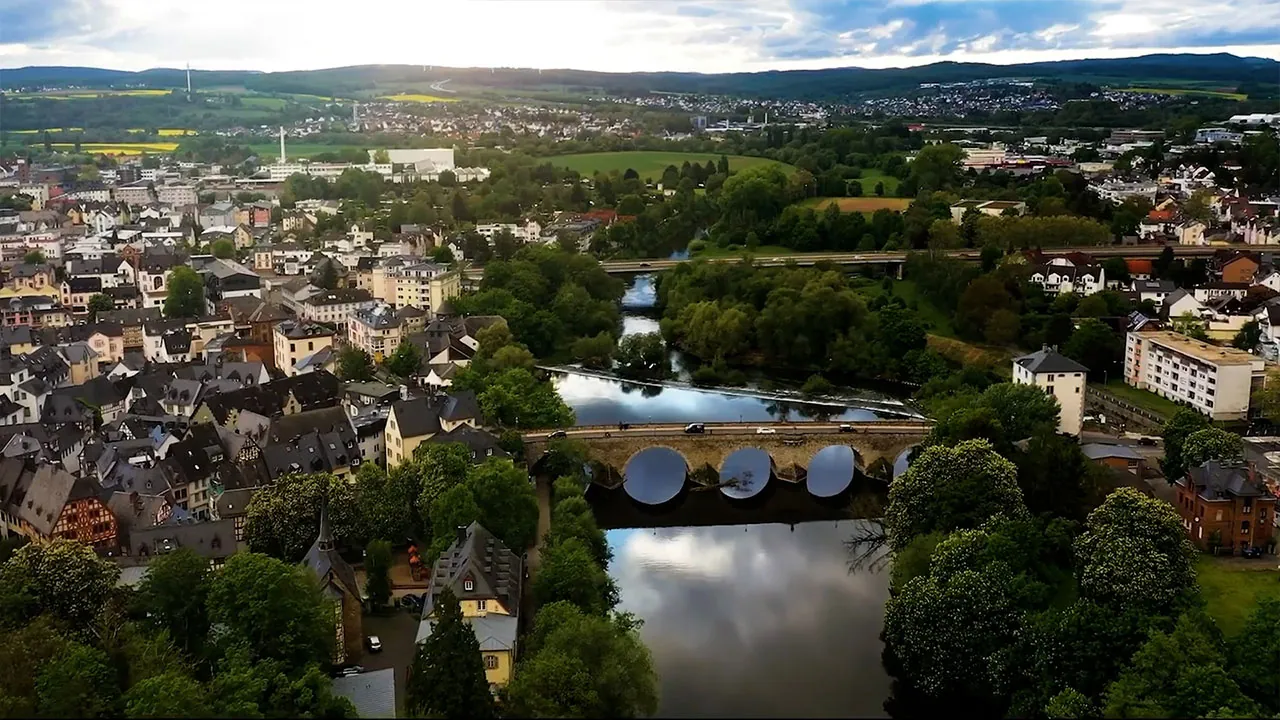 Fachwerkhäuser Altstadt: Szene aus dem Videoprojekt Tourismus-Imagefilm Stadt Limburg an der Lahn von NEXAS Media
